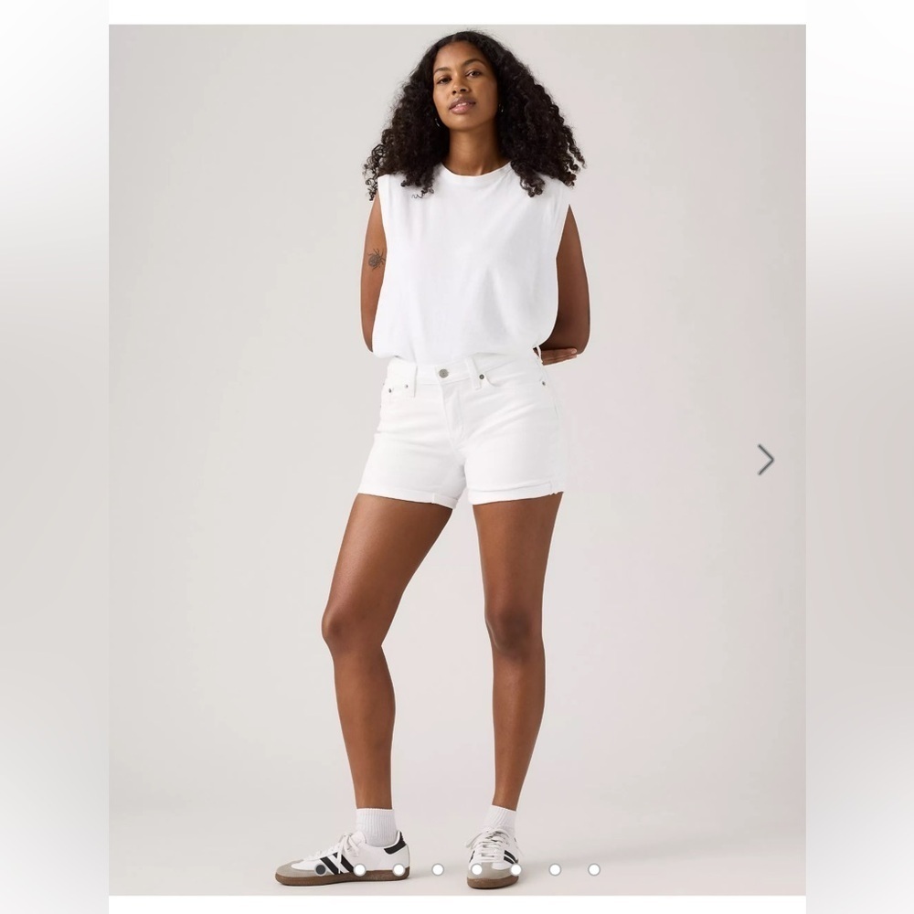 Levi's White Mid-Length Shorts chalk white size 27